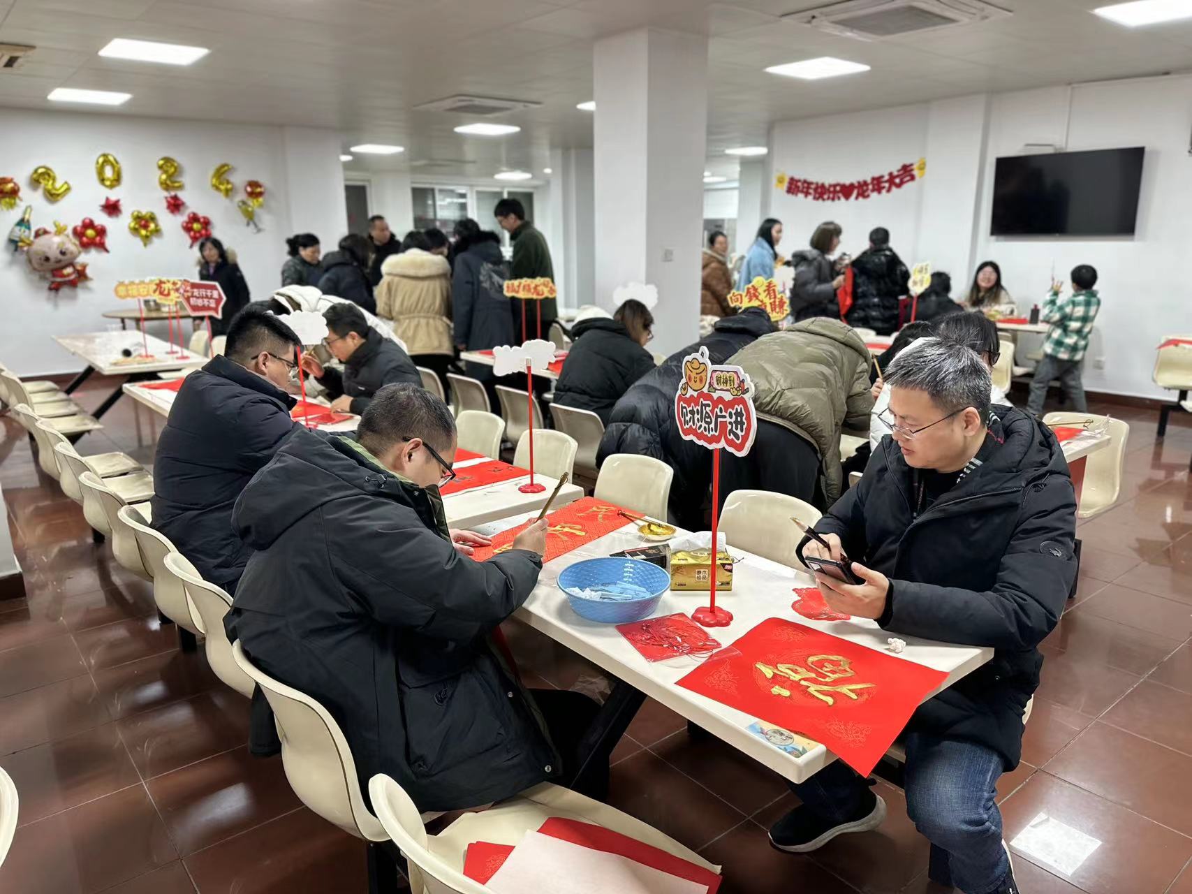 “迎春接福，共慶佳節(jié)”包餃子、寫(xiě)春聯(lián)活動(dòng)1 (25).jpg